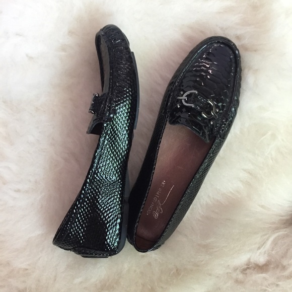 Donald Pliner Textured Glossy Viky Loafers Donald Pliner Textured Glossy Viky Loafers